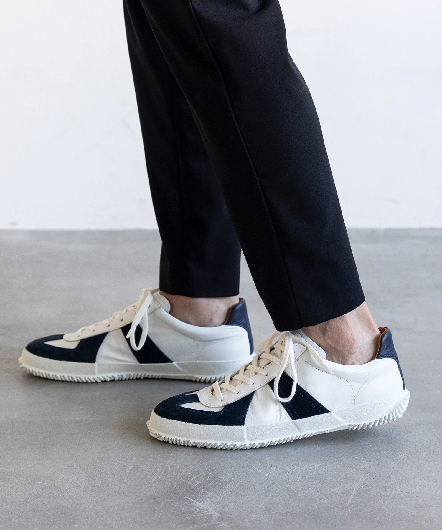 SP-1047 White/Navy - Image 10