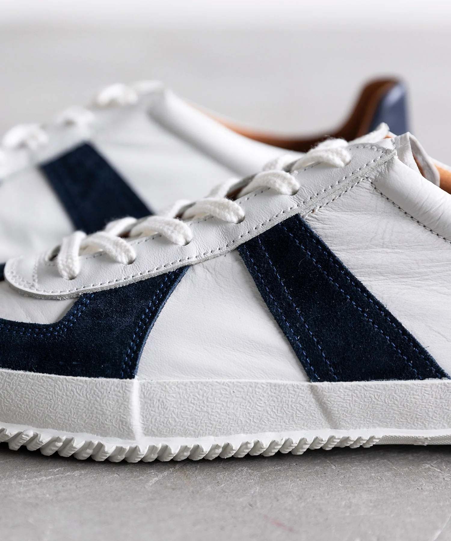 SP-1047 White/Navy - Image 8