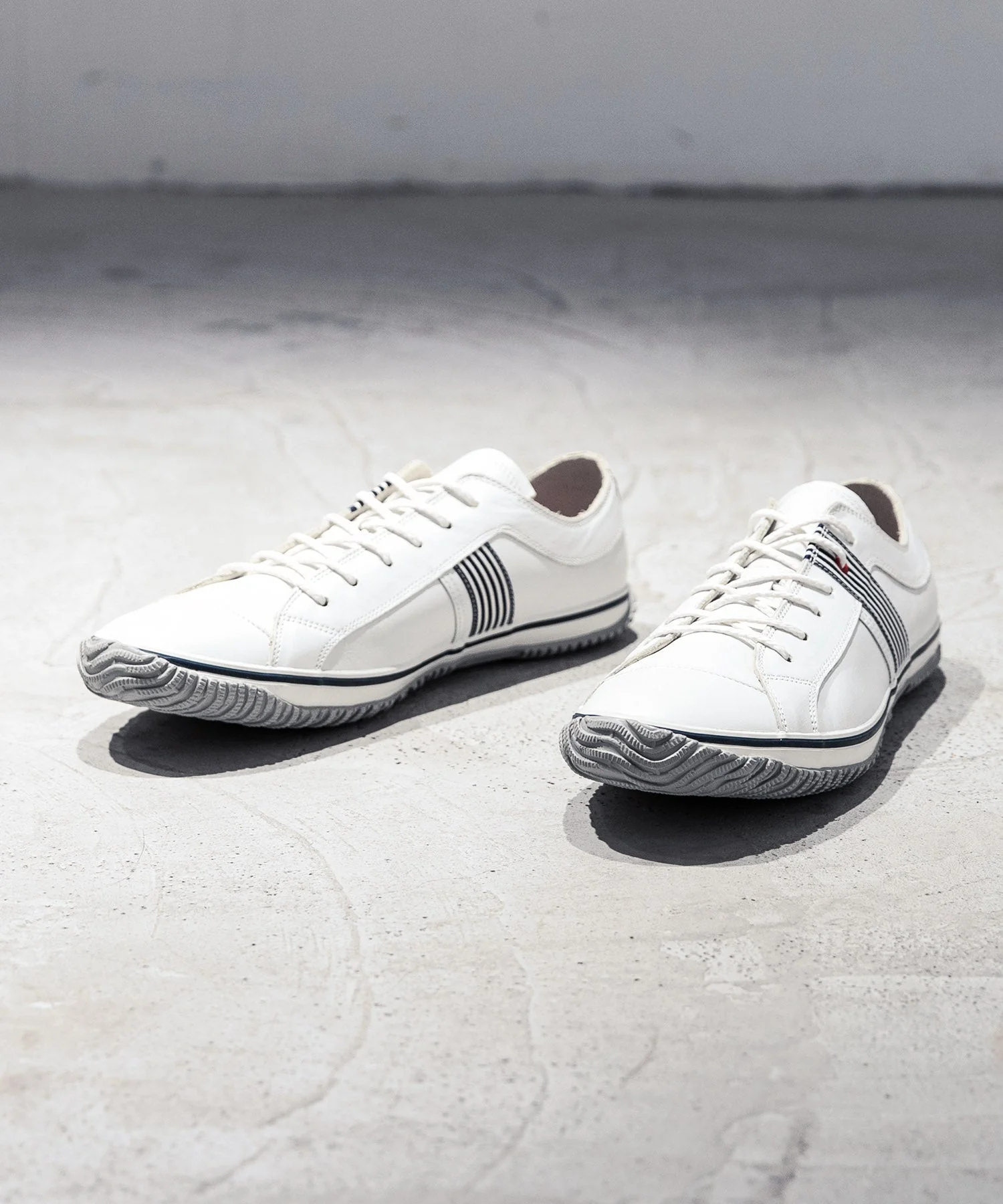 SP-168 White/Navy - Image 7
