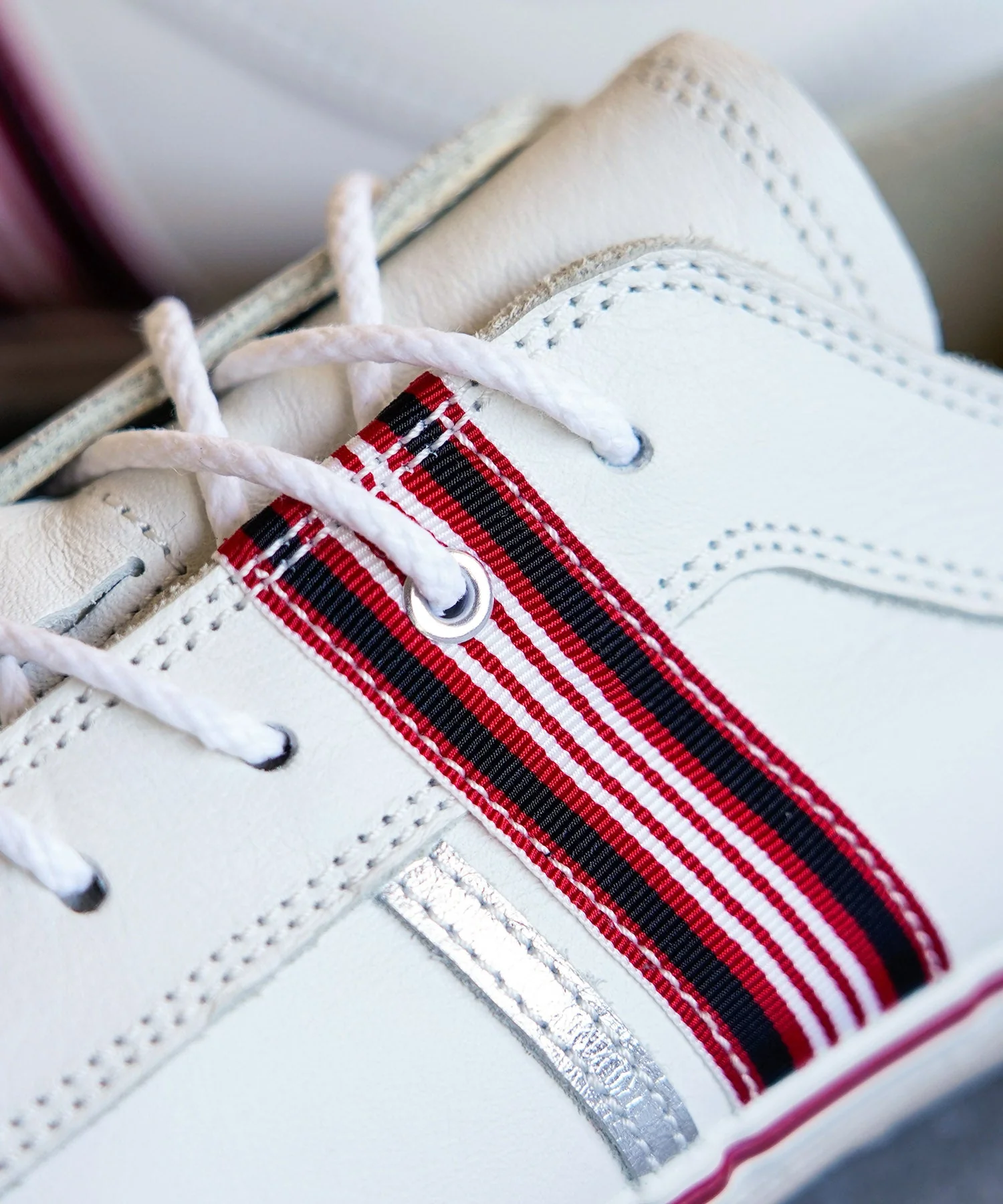 SP-168 White/Red - Image 9